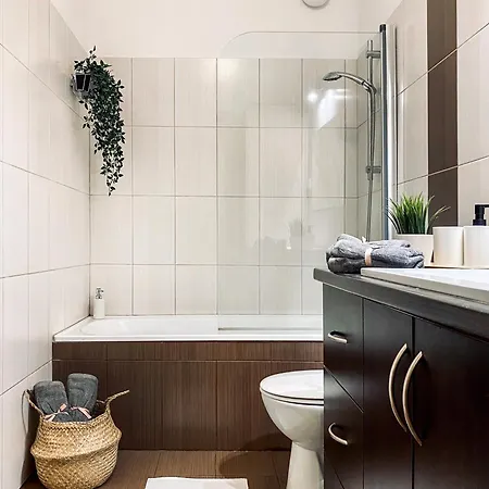 Premium For 6 People With Parking Next To Tauron Arena, Cracow Center Krakau
